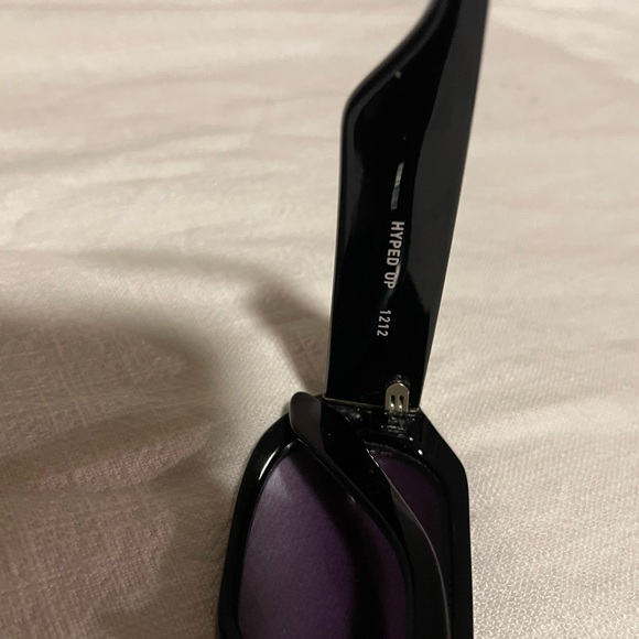 Quay Hyped Up Sunglasses - Picture 3 of 6